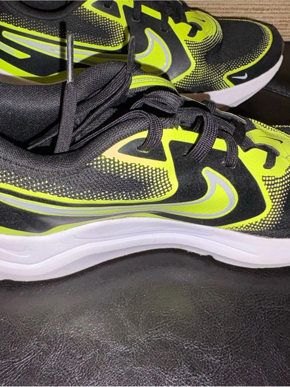 Nike Kids Black & Neon Green Athletic Sneakers 6.5Y